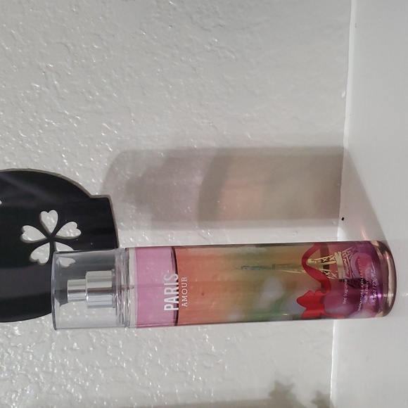 Bath and Body Works Paris Amour - Picture 2 of 2